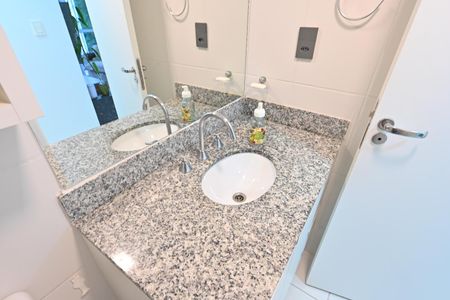 Apartamento à venda com 55m², 2 quartos e 1 vaga Apartamento à venda com 55m², 2 quartos e 1 vagaBanheiro Social