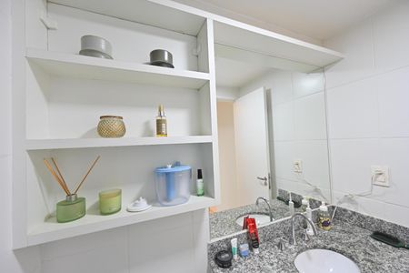 Apartamento à venda com 55m², 2 quartos e 1 vaga Apartamento à venda com 55m², 2 quartos e 1 vagaBanheiro da Suite