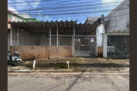 Casa para alugar com 150m², 2 quartos e 1 vaga Casa para alugar com 150m², 2 quartos e 1 vagaFachada