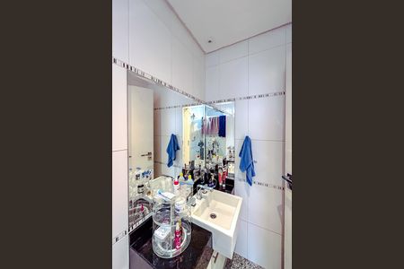 Apartamento à venda com 220m², 3 quartos e 4 vagasBanheiro da Suíte 1