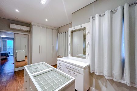 Apartamento à venda com 220m², 3 quartos e 4 vagasBanheiro da Suíte 1