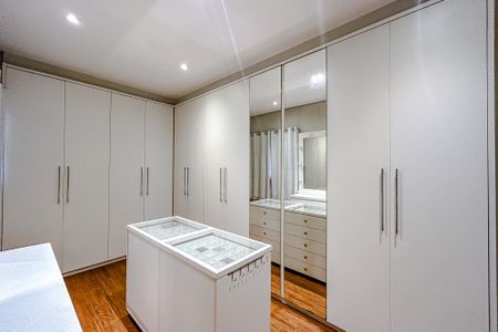 Apartamento à venda com 220m², 3 quartos e 4 vagasCloset da suíte 1