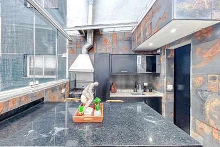 Apartamento à venda com 220m², 3 quartos e 4 vagasÁrea gourmet