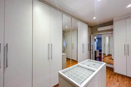 Apartamento à venda com 220m², 3 quartos e 4 vagasBanheiro da Suíte 1
