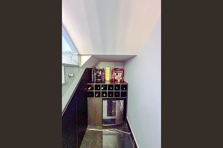Apartamento à venda com 220m², 3 quartos e 4 vagasAdega