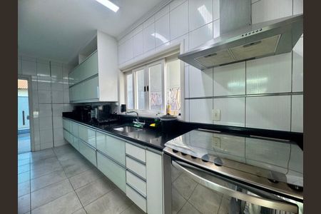 Casa à venda com 360m², 3 quartos e 4 vagas