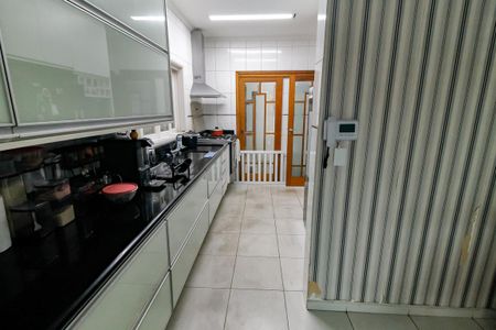 Casa à venda com 360m², 3 quartos e 4 vagas Casa à venda com 360m², 3 quartos e 4 vagasCozinha - Armários