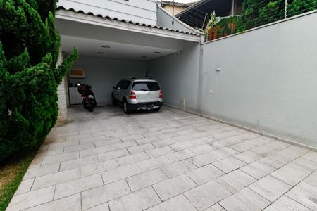 Casa à venda com 360m², 3 quartos e 4 vagas Casa à venda com 360m², 3 quartos e 4 vagasGaragem