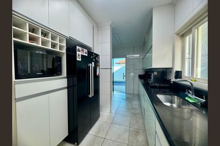 Casa à venda com 360m², 3 quartos e 4 vagas