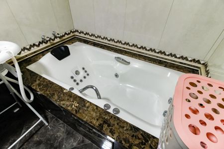 Casa à venda com 360m², 3 quartos e 4 vagas Casa à venda com 360m², 3 quartos e 4 vagasBanheiro da Suíte 2 - Banheira