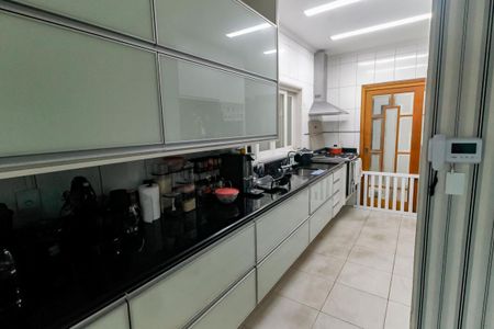 Casa à venda com 360m², 3 quartos e 4 vagas Casa à venda com 360m², 3 quartos e 4 vagasCozinha - Armários