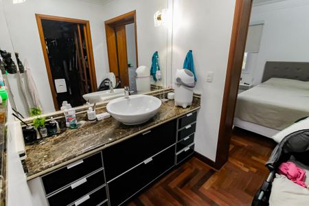 Casa à venda com 360m², 3 quartos e 4 vagas Casa à venda com 360m², 3 quartos e 4 vagasBanheiro da Suíte 2