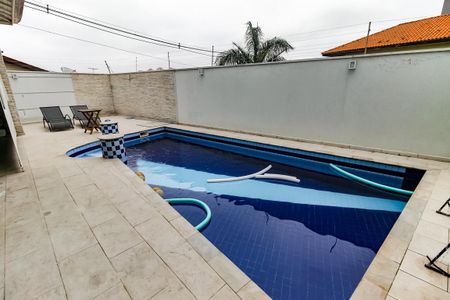 Casa à venda com 360m², 3 quartos e 4 vagas Casa à venda com 360m², 3 quartos e 4 vagasPiscina