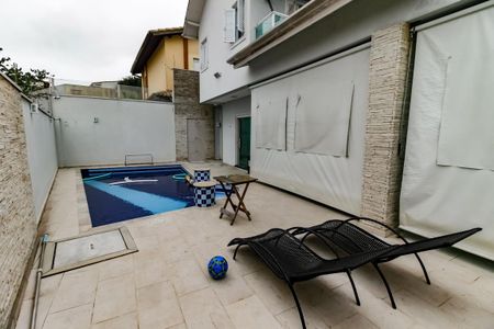 Casa à venda com 360m², 3 quartos e 4 vagas Casa à venda com 360m², 3 quartos e 4 vagasPiscina