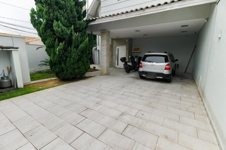 Casa à venda com 360m², 3 quartos e 4 vagas Casa à venda com 360m², 3 quartos e 4 vagasGaragem