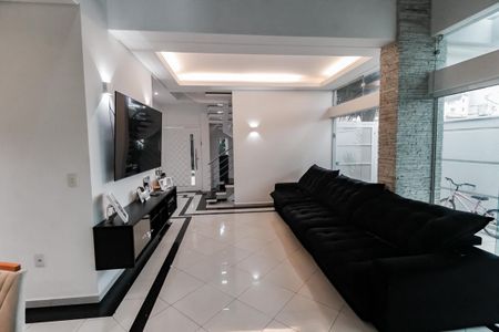 Casa à venda com 360m², 3 quartos e 4 vagas Casa à venda com 360m², 3 quartos e 4 vagasSala 1