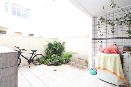 Apartamento à venda com 70m², 2 quartos e 1 vagaÁrea de Serviço