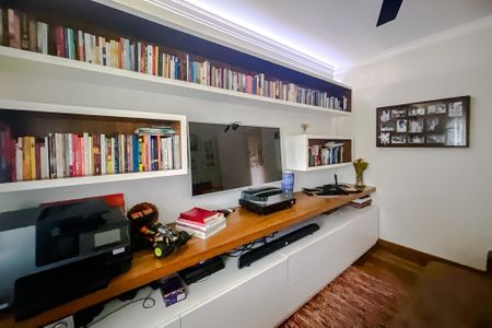 Apartamento à venda com 190m², 4 quartos e 3 vagas Apartamento à venda com 190m², 4 quartos e 3 vagasSala de TV