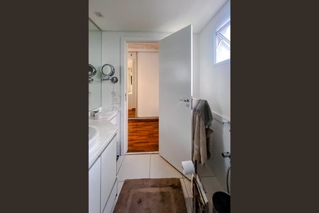 Apartamento à venda com 190m², 4 quartos e 3 vagas Apartamento à venda com 190m², 4 quartos e 3 vagasBanheiro da Suíte 2
