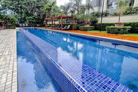 Apartamento à venda com 190m², 4 quartos e 3 vagas Apartamento à venda com 190m², 4 quartos e 3 vagasÁrea comum - Piscina