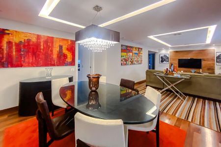Apartamento à venda com 190m², 4 quartos e 3 vagas Apartamento à venda com 190m², 4 quartos e 3 vagasSala