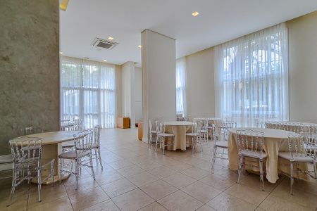 Apartamento à venda com 190m², 4 quartos e 3 vagas Apartamento à venda com 190m², 4 quartos e 3 vagasÁrea comum - Salão de festas
