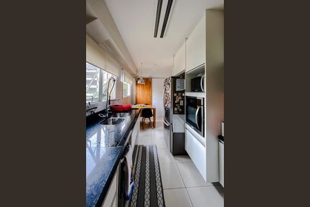 Apartamento à venda com 190m², 4 quartos e 3 vagas Apartamento à venda com 190m², 4 quartos e 3 vagasCozinha