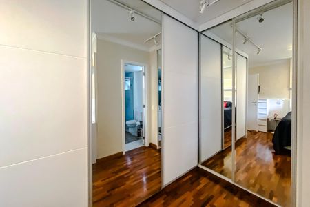 Apartamento à venda com 190m², 4 quartos e 3 vagas Apartamento à venda com 190m², 4 quartos e 3 vagasQuarto 2 - Suíte