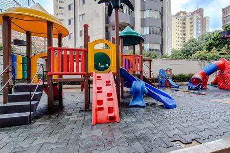 Apartamento à venda com 190m², 4 quartos e 3 vagas Apartamento à venda com 190m², 4 quartos e 3 vagasÁrea comum - Playground