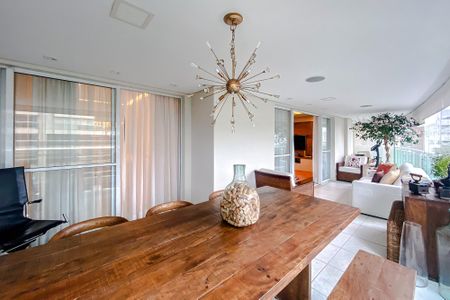 Apartamento à venda com 190m², 4 quartos e 3 vagas Apartamento à venda com 190m², 4 quartos e 3 vagasVaranda da Sala