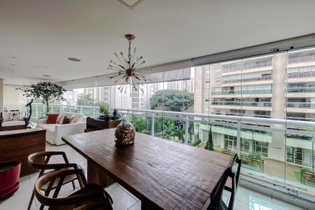 Apartamento à venda com 190m², 4 quartos e 3 vagas Apartamento à venda com 190m², 4 quartos e 3 vagasVaranda da Sala