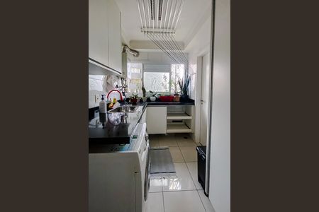 Apartamento à venda com 190m², 4 quartos e 3 vagas Apartamento à venda com 190m², 4 quartos e 3 vagasÁrea de Serviço