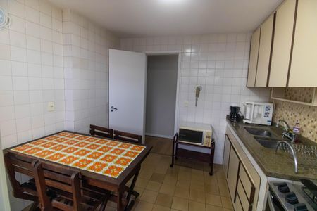 Apartamento para alugar com 136m², 4 quartos e 1 vaga Apartamento para alugar com 136m², 4 quartos e 1 vagaCozinha
