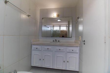 Apartamento para alugar com 136m², 4 quartos e 1 vaga Apartamento para alugar com 136m², 4 quartos e 1 vagaBanheiro da Suíte