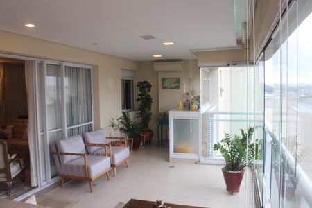 Apartamento para alugar com 179m², 3 quartos e 3 vagasVaranda