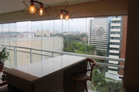 Apartamento para alugar com 179m², 3 quartos e 3 vagasVaranda