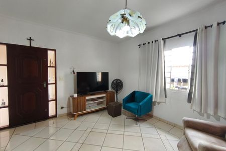 Casa à venda com 118m², 2 quartos e 2 vagas Casa à venda com 118m², 2 quartos e 2 vagasSala de Estar