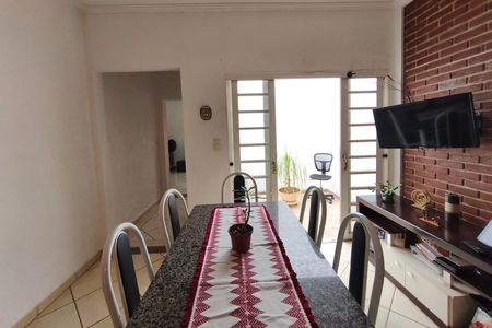 Casa à venda com 118m², 2 quartos e 2 vagas Casa à venda com 118m², 2 quartos e 2 vagasSala de Jantar