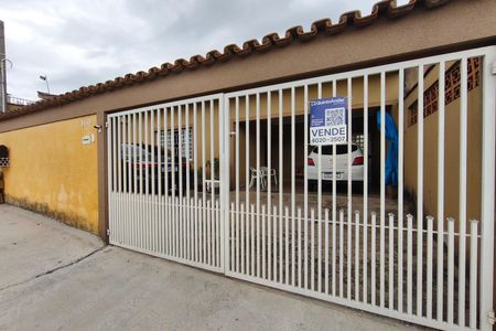 Casa à venda com 118m², 2 quartos e 2 vagas Casa à venda com 118m², 2 quartos e 2 vagasFachada
