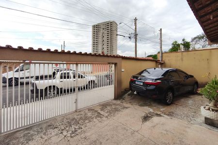 Casa à venda com 118m², 2 quartos e 2 vagas Casa à venda com 118m², 2 quartos e 2 vagasQuintal - Garagem