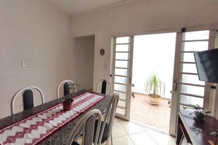 Casa à venda com 118m², 2 quartos e 2 vagas Casa à venda com 118m², 2 quartos e 2 vagasSala de Jantar