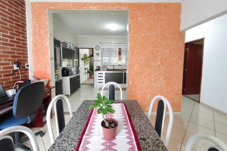 Casa à venda com 118m², 2 quartos e 2 vagas Casa à venda com 118m², 2 quartos e 2 vagasSala de Jantar