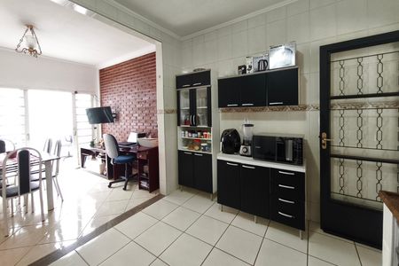 Casa à venda com 118m², 2 quartos e 2 vagas Casa à venda com 118m², 2 quartos e 2 vagasCozinha