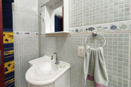 Casa à venda com 118m², 2 quartos e 2 vagas Casa à venda com 118m², 2 quartos e 2 vagasBanheiro Suíte