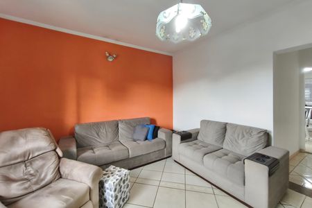 Casa à venda com 118m², 2 quartos e 2 vagas Casa à venda com 118m², 2 quartos e 2 vagasSala de Estar