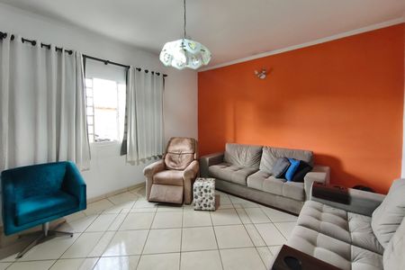 Casa à venda com 118m², 2 quartos e 2 vagas Casa à venda com 118m², 2 quartos e 2 vagasSala de Estar