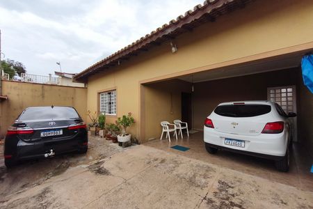 Casa à venda com 118m², 2 quartos e 2 vagas Casa à venda com 118m², 2 quartos e 2 vagasQuintal - Garagem