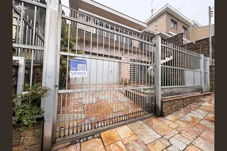 Fachada de casa à venda com 6 quartos, 253m² em Vila Pereira Barreto, São Paulo