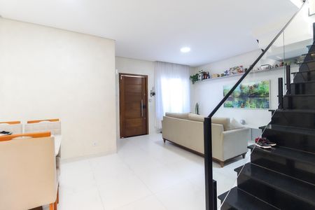 Casa para alugar com 120m², 2 quartos e 2 vagas Casa para alugar com 120m², 2 quartos e 2 vagasSala