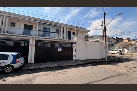 Casa para alugar com 120m², 2 quartos e 2 vagas Casa para alugar com 120m², 2 quartos e 2 vagasFachada